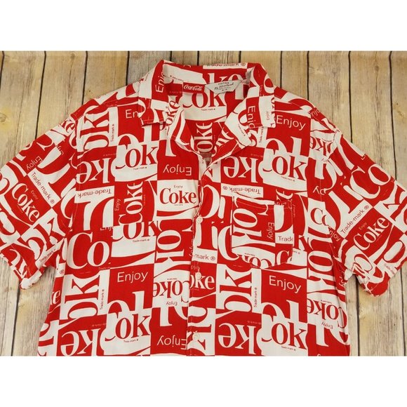 Vintage Re-Mastered Coca-Cola Men’s S/S Button Front Shirt Size M Red B83 - Picture 2 of 10